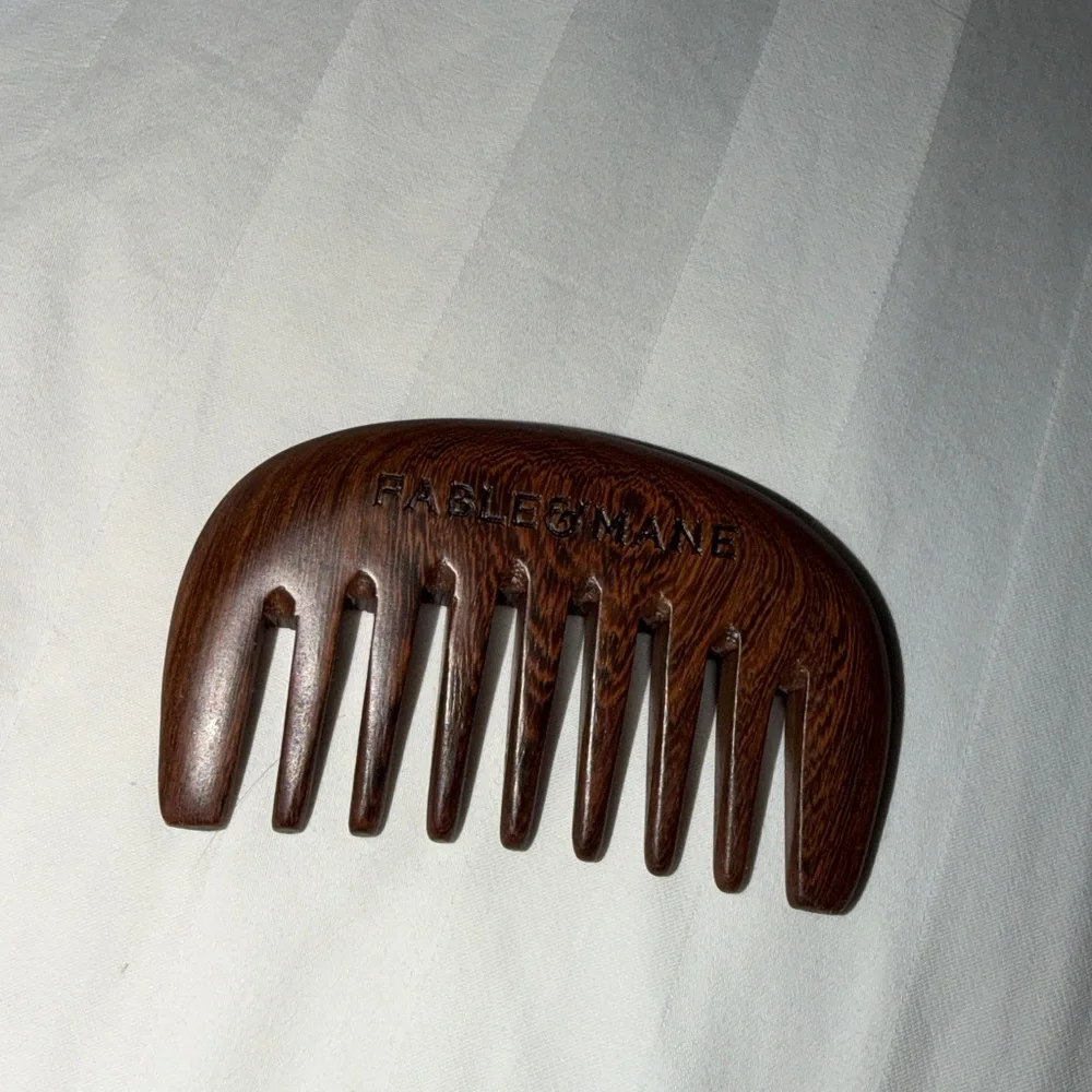 Fable & Mane Scalp Massager Comb - Picture 2 of 2